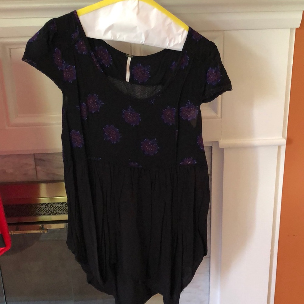 Free People cute blouse!